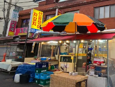 [식객 허영만의 백반기행 305회] 심현섭의 양산 밥상 “꼼장어구이와 양념꼼장어“ 맛집 소개 ‘자갈치 산꼼장어’